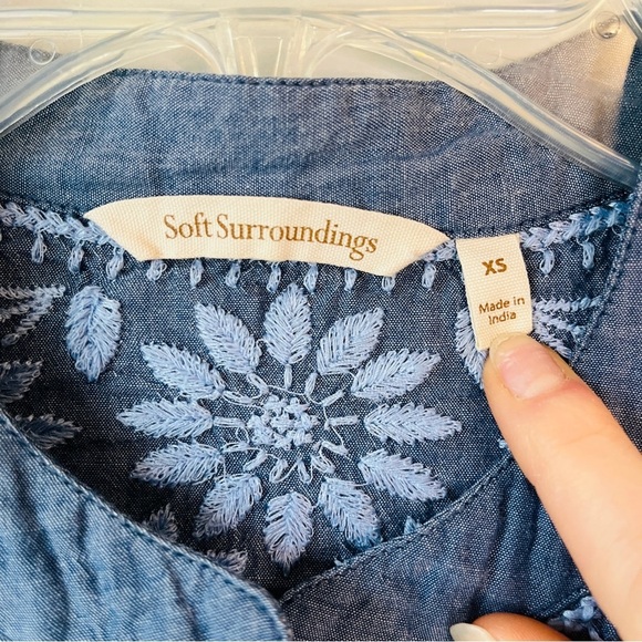 🏷️ 2/$20 Soft Surroundings Chambray Embroidered Tunic Top - Picture 11 of 11